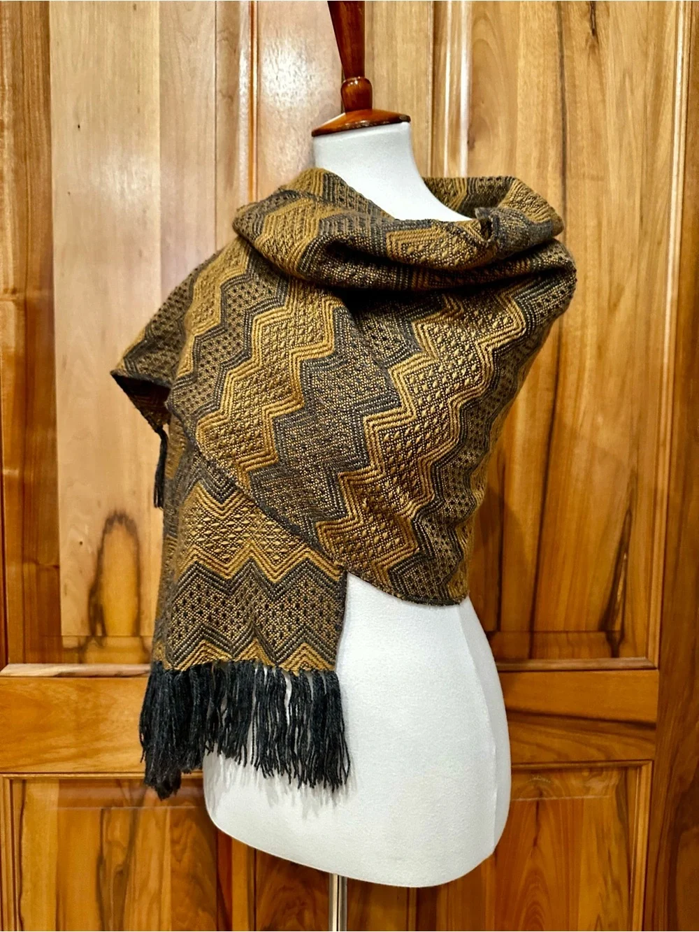 Peru Figueroa Alpaca Navy-Blue/Khaki Chevron Knit Wide Blanket Scarf/Shawl, EUC